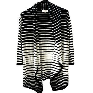 🛍️3/$15 Northern Reflections Knit Cardigan